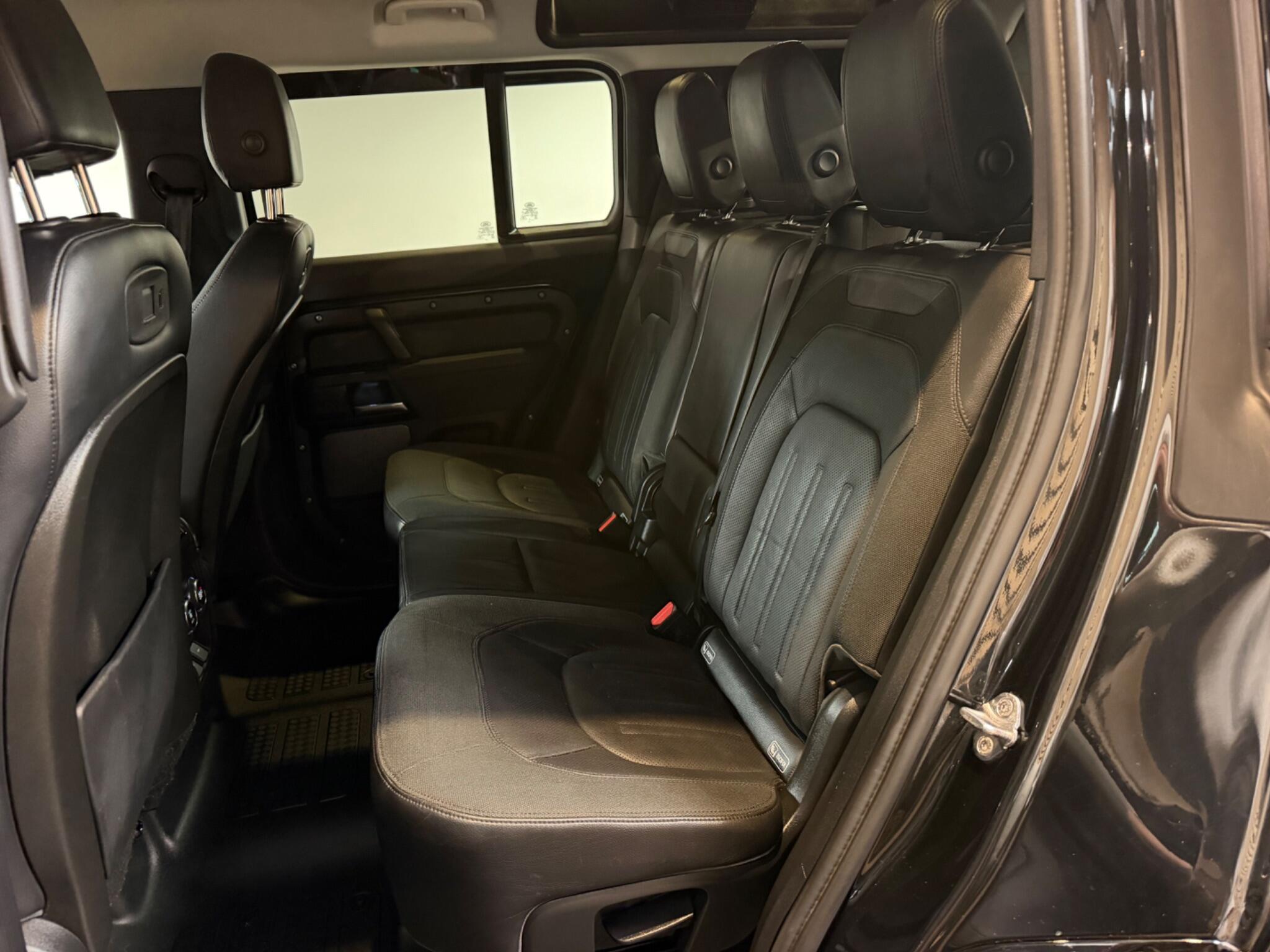 Land Rover Defender 110